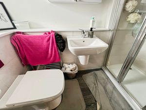 En-suite- click for photo gallery